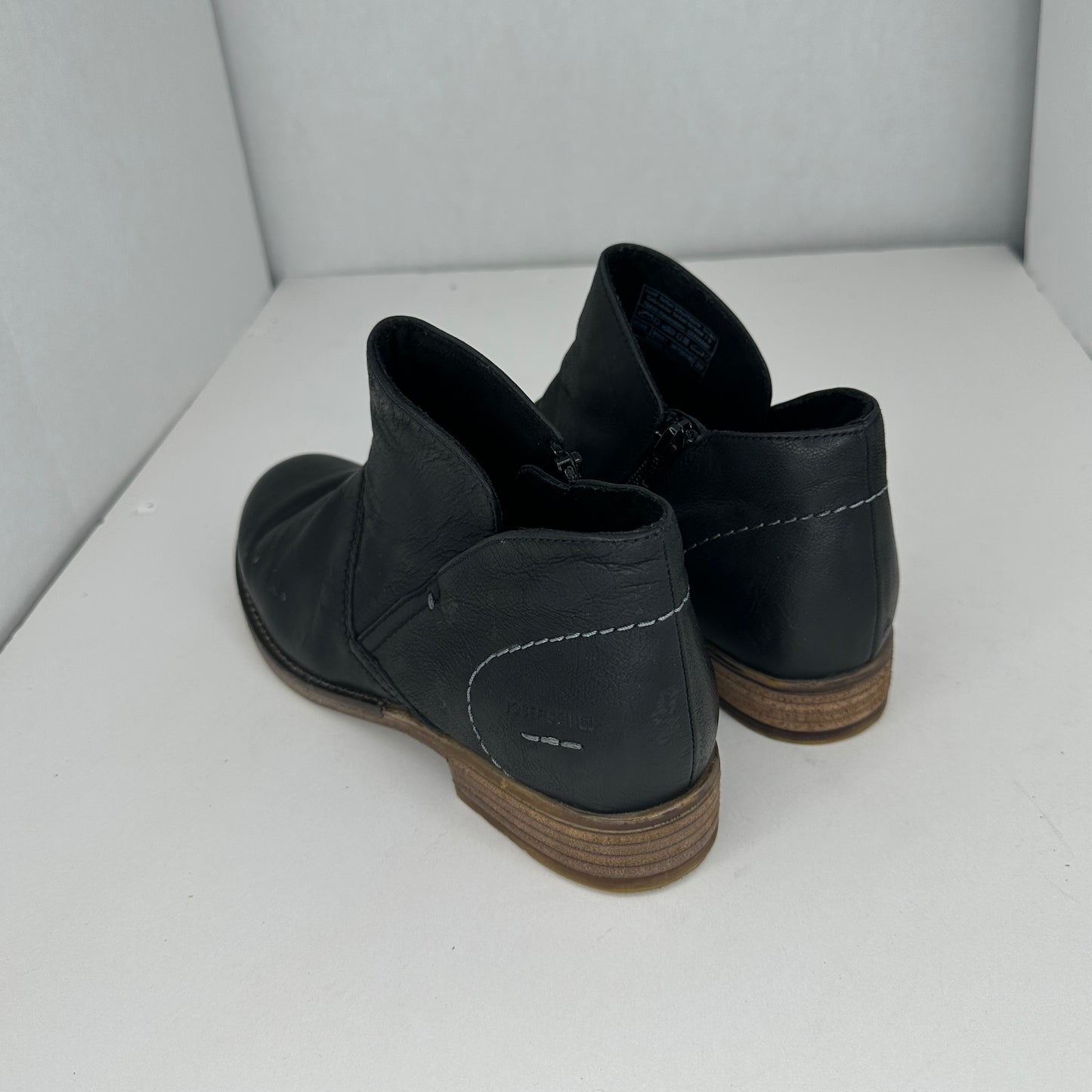 Josef Seibel Sienna 81 Black and Brown Leather Cap and Round Toe Slip On Lightweight Zipper