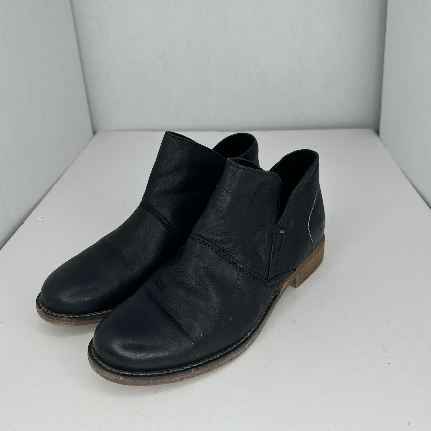Josef Seibel Sienna 81 Black and Brown Leather Cap and Round Toe Slip On Lightweight Zipper