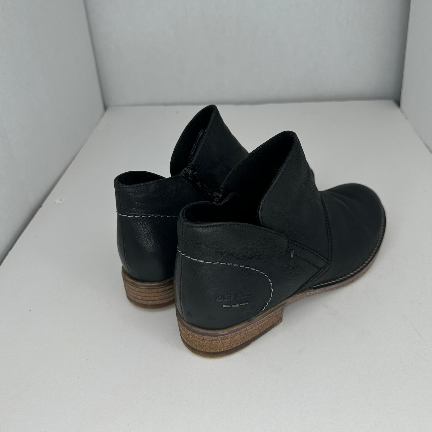Josef Seibel Sienna 81 Black and Brown Leather Cap and Round Toe Slip On Lightweight Zipper