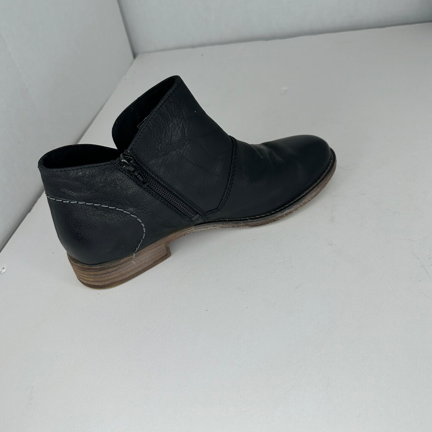 Josef Seibel Sienna 81 Black and Brown Leather Cap and Round Toe Slip On Lightweight Zipper