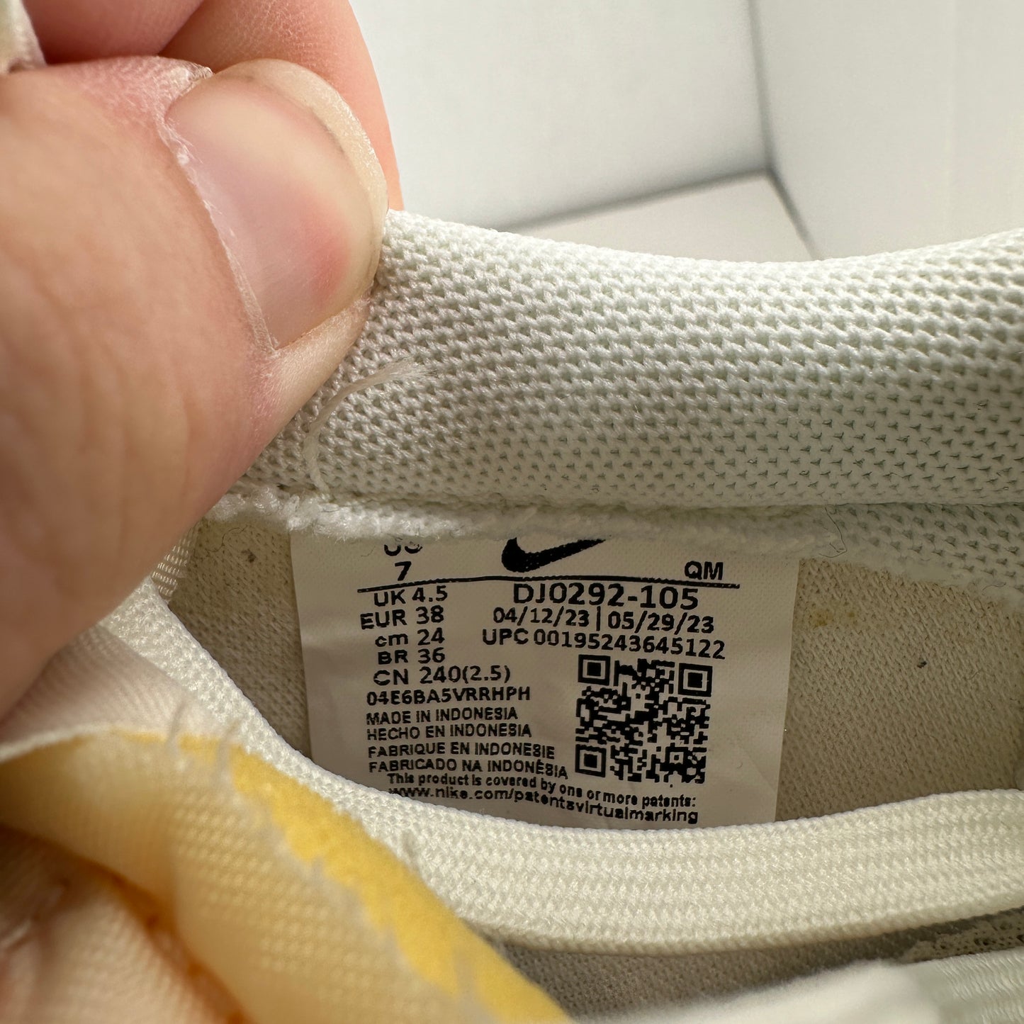 Nike Blazer Low Platform Shoes Gray and White Lace Up Rubber Outsole Sz 7 US Arch Support Logo