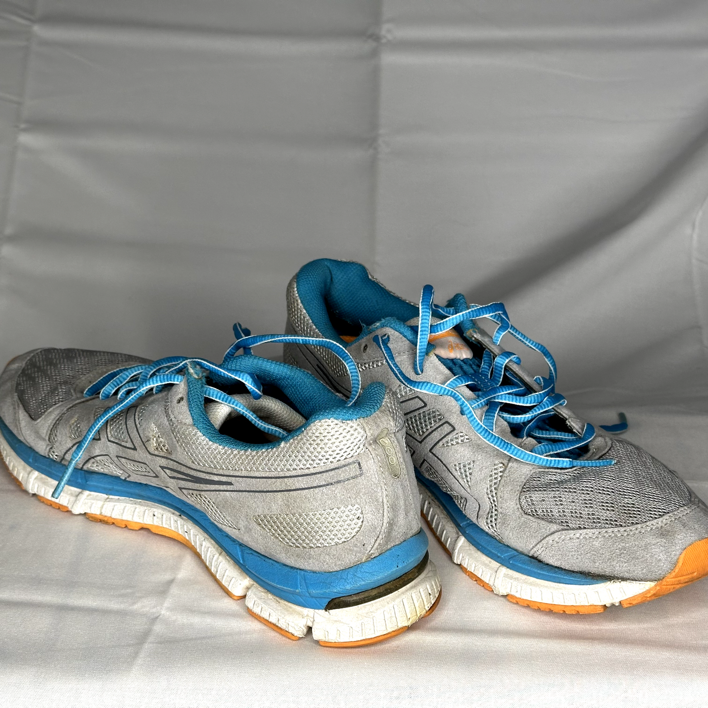 Asics Gel-Neo33 Size 9.5 Gray, Blue, Black, and Orange Running Shoe