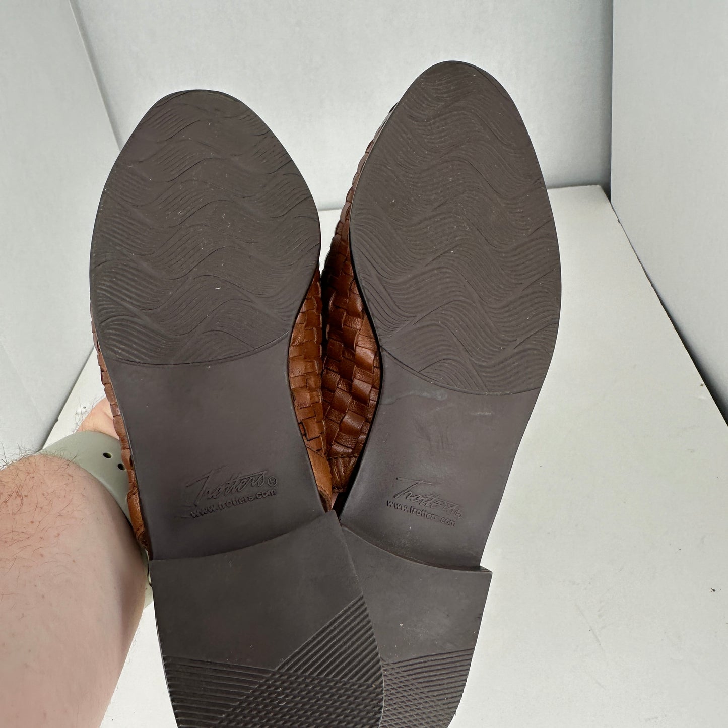 Trotters Lena Flats Brown Lightweight Pointed Cap Toe Wicker Look Leather Slip On Adjustable Strap