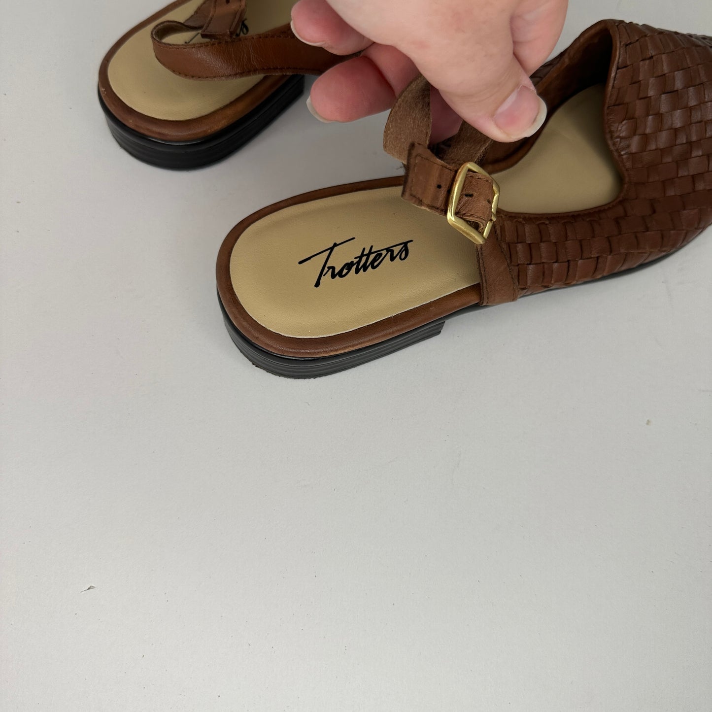 Trotters Lena Flats Brown Lightweight Pointed Cap Toe Wicker Look Leather Slip On Adjustable Strap