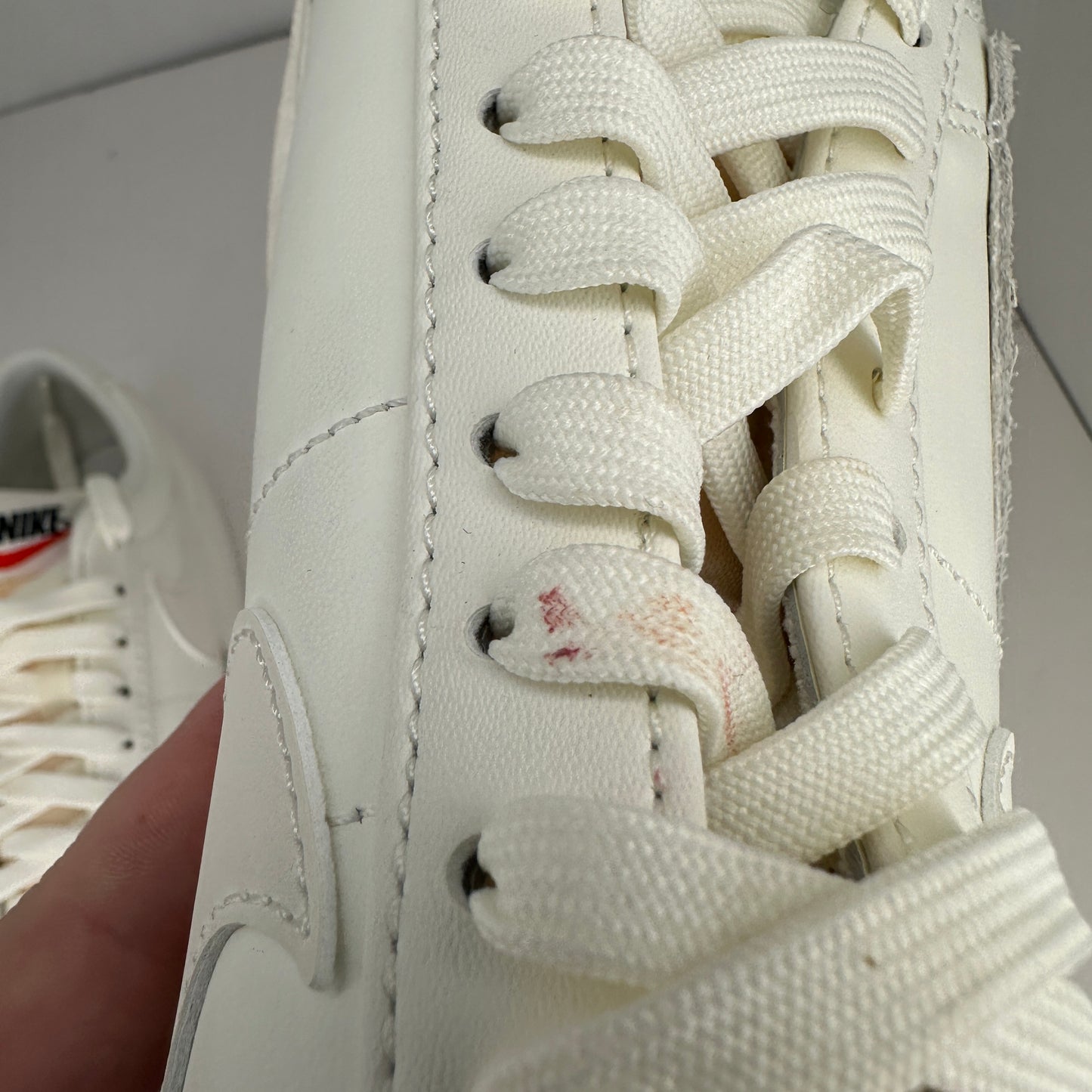 Nike Blazer Low Platform Shoes Gray and White Lace Up Rubber Outsole Sz 7 US Arch Support Logo