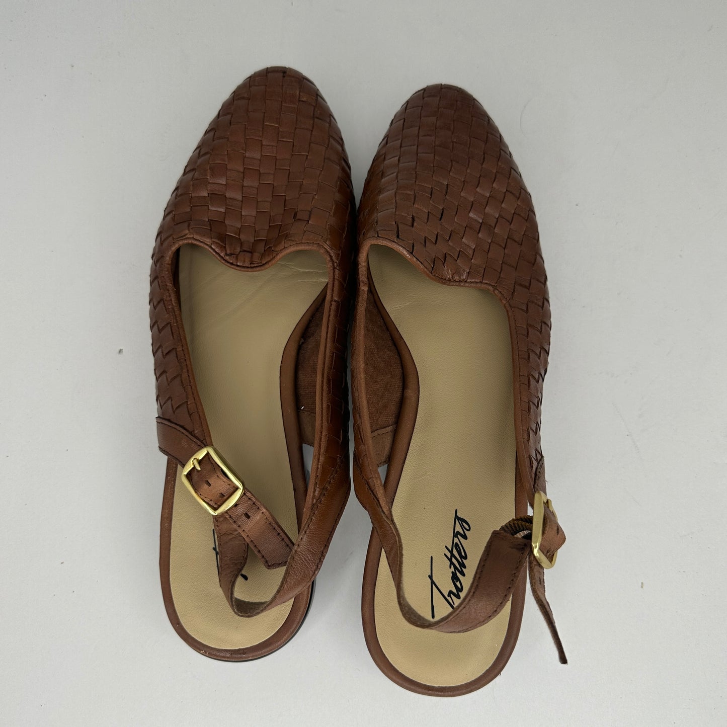 Trotters Lena Flats Brown Lightweight Pointed Cap Toe Wicker Look Leather Slip On Adjustable Strap