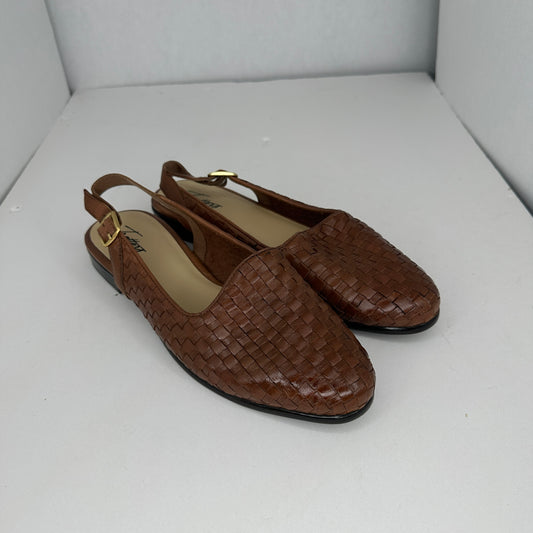 Trotters Lena Flats Brown Lightweight Pointed Cap Toe Wicker Look Leather Slip On Adjustable Strap