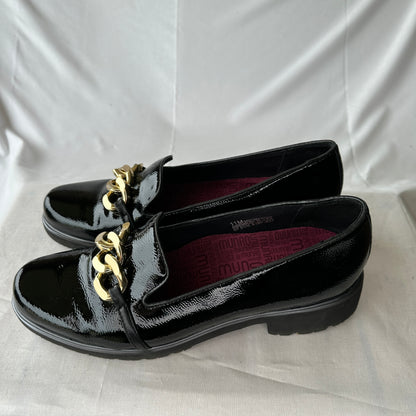 Munro Shoes Black/Gold Slip On Limited Edition Discontinued Leather Decorative Chain Accent Textured Leather