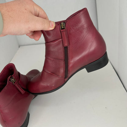 Trotters Mila Booties Burgundy Red Ankle High Button Accents Side Zipper Toe Cap Lightweight