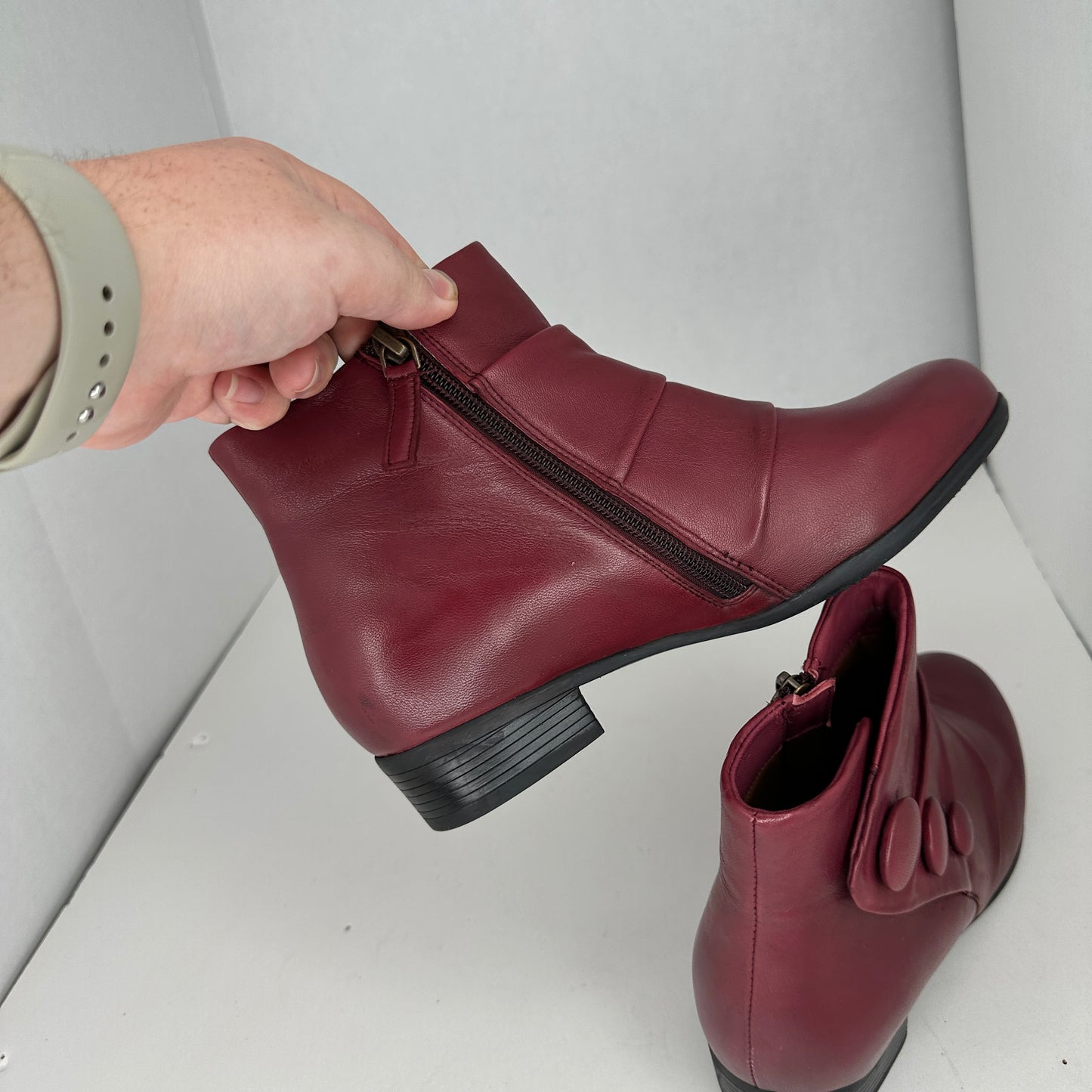 Trotters Mila Booties Burgundy Red Ankle High Button Accents Side Zipper Toe Cap Lightweight