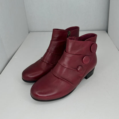 Trotters Mila Booties Burgundy Red Ankle High Button Accents Side Zipper Toe Cap Lightweight