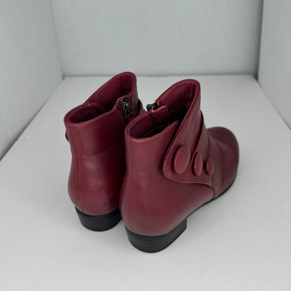 Trotters Mila Booties Burgundy Red Ankle High Button Accents Side Zipper Toe Cap Lightweight