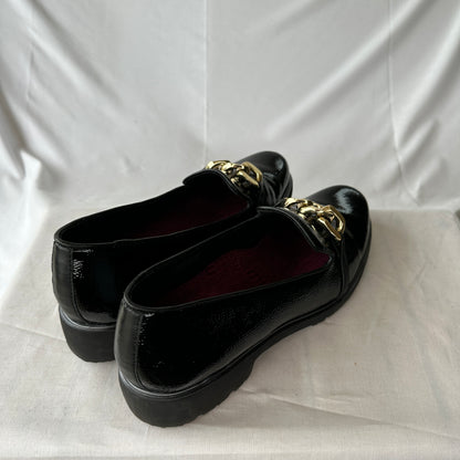 Munro Shoes Black/Gold Slip On Limited Edition Discontinued Leather Decorative Chain Accent Textured Leather