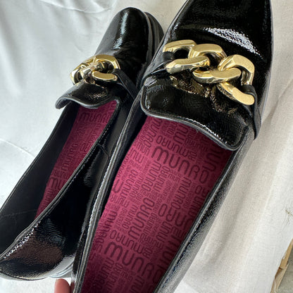 Munro Shoes Black/Gold Slip On Limited Edition Discontinued Leather Decorative Chain Accent Textured Leather